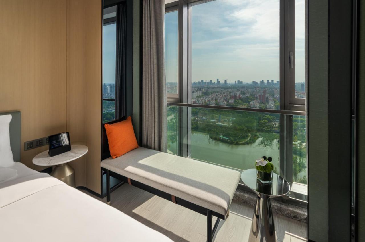 Novotel Shanghai Caohejing Exteriör bild